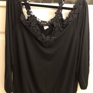 NWOT Venus Delicate lacy cold shoulder Venus Black XL top shirt blouse